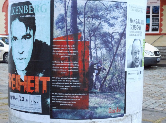 Silke Peters auf dem Bahnhofsvorplatz