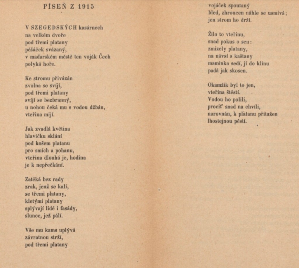 Ein Gedicht von Stanislav Kostka Neumann aus dem Jahr 1915, das in zwei Sprachen, Deutsch und Tschechisch, auf einer Seite abgedruckt ist. Der Text beschreibt das Schicksal eines tschechischen Soldaten, der unter einer Platane hängt. Der gestalterische Aufbau umfasst Strophen mit festem Rhythmus und antiken Versfüßen.