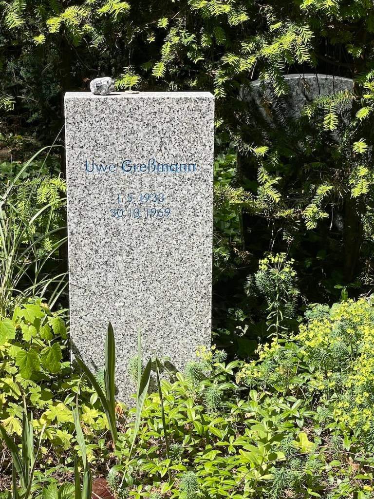 Grabstein für den Dichter Uwe Greßmann